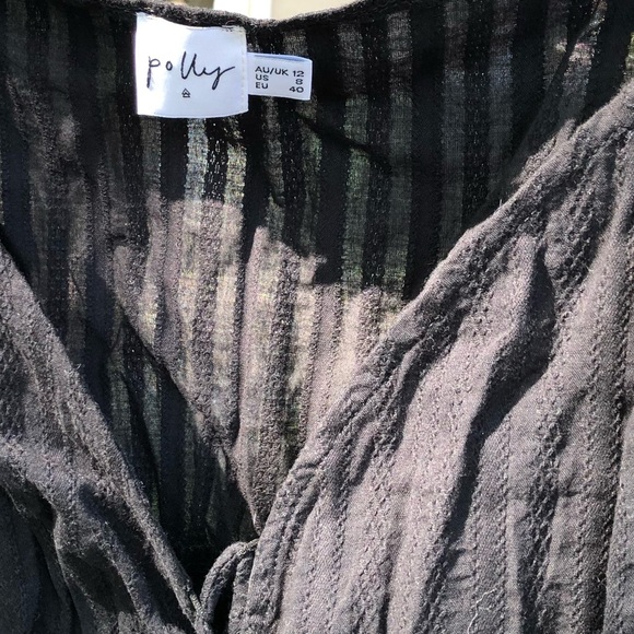 Unworn new Princess Polly black tie-front short sleeve cropped blouse - Picture 2 of 3